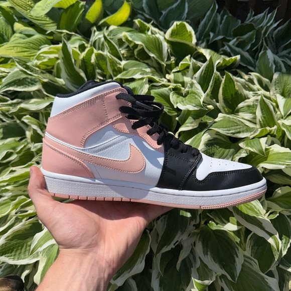 jordan 1 mid arctic orange black